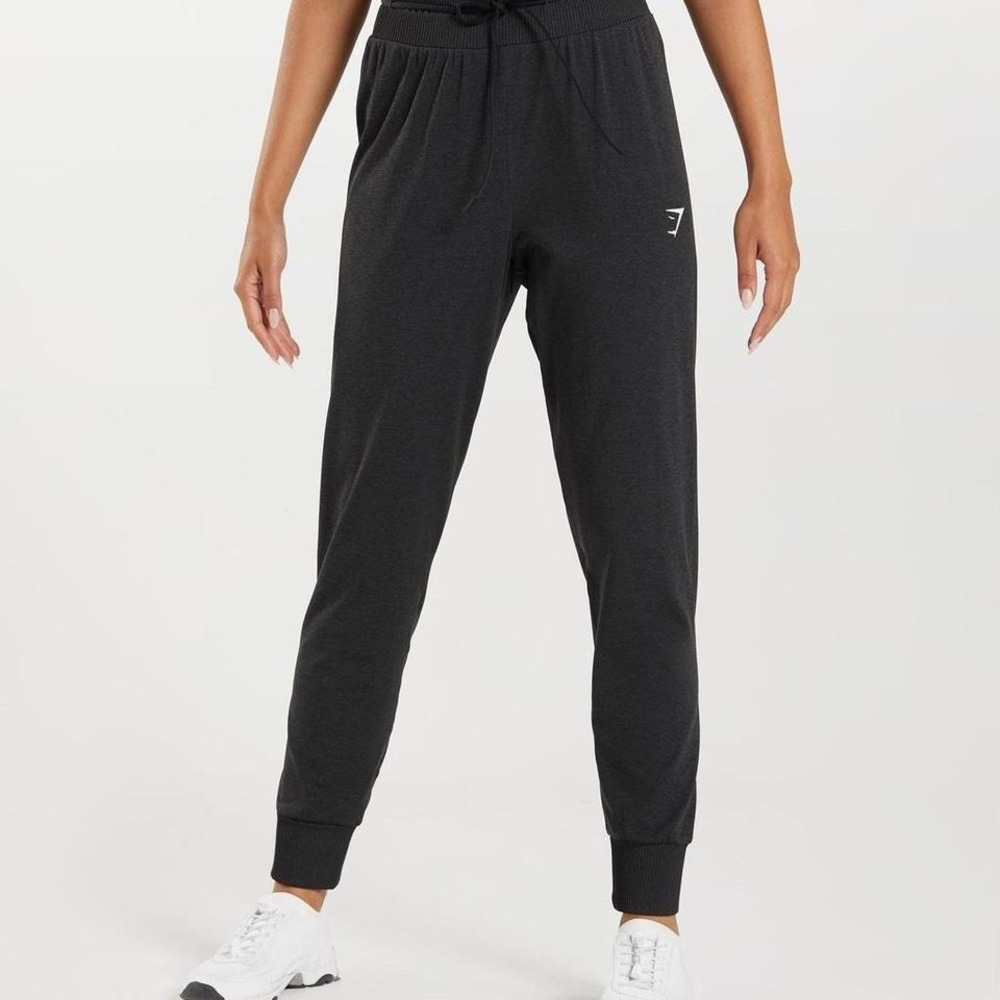 GymShark Vital Joggers Regular Fit Black With Drawstring Wasit Size Medium Gym